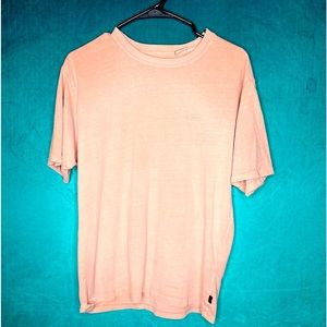 Peach Levi’s T-shirt.
